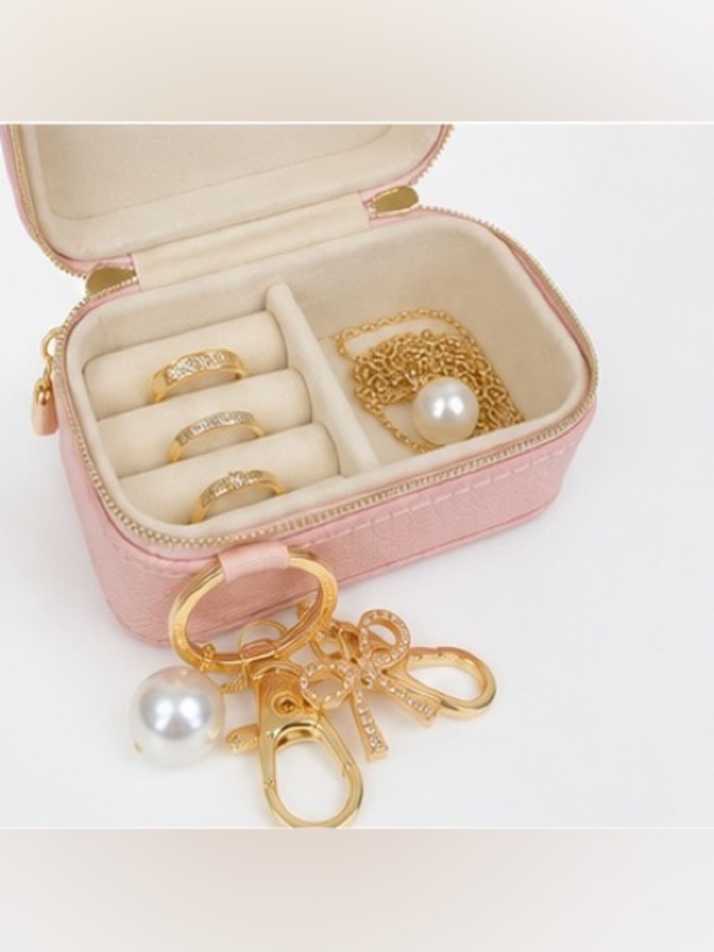 Travel Jewelry Case with Keychain – Light Pink | Compact Organizer 💍👜